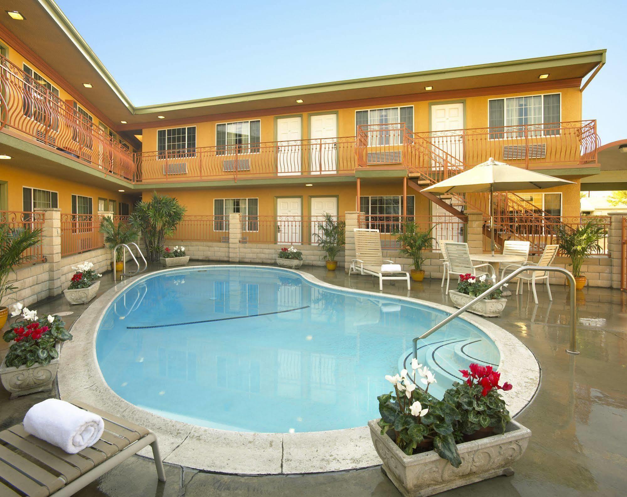 Studio Inn & Suites At Promenade Downey Buitenkant foto